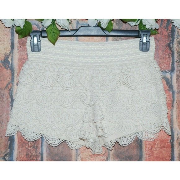 Rewind Pants - REWIND Juniors Tiered Lace Elastic Waist Shorts M
